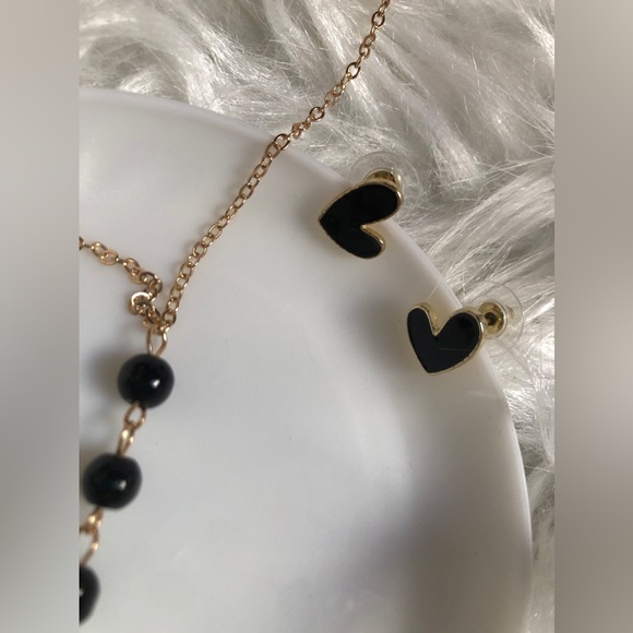 Faux gold/black beaded necklace & heart earrings - Picture 2 of 5